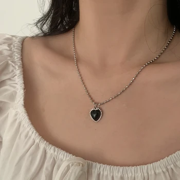AOMU Black Heart Necklace French Metal Love Clavicle Chain Korean Simple Titanium Steel Necklace Female Short Pendant for Women
AOMU Black Heart Necklace French Metal Love Clavicle Chain Korean Simple Titanium Steel Necklace Female Short Pendant for Women