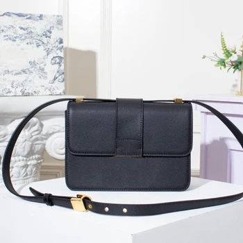 CD button D badge designer luxury Montaigne bag single shoulder diagonal straddle small square BAG canvas flap women's handbag C
CD button D badge designer luxury Montaigne bag single shoulder diagonal straddle small square BAG canvas flap women's handbag C