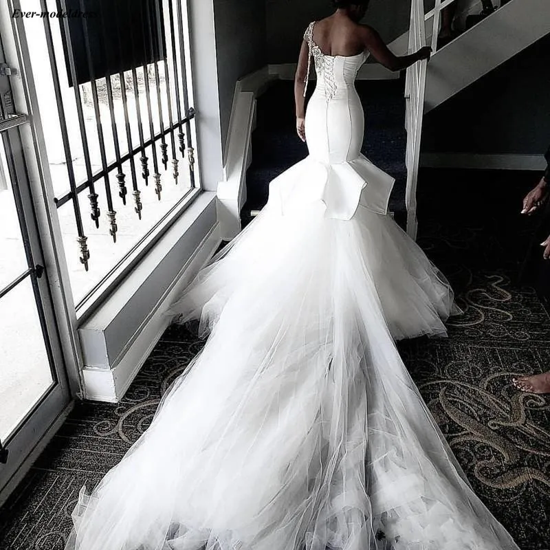 2020-arabic-plus-size-mermaid-wedding-dresses-robes-de-soir%C3%A9e-one-shoulder-wedding-gowns-beaded-long-train (3)_conew1