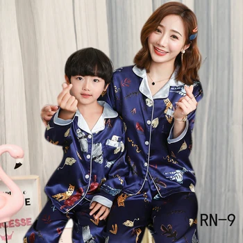 Family Matching Clothing Suit RN-9 Long Sleeve Silk Girls Sleepwear 2020 Spring Kids Pyjamas Set Cute Boys Casual Homewear Suit 
Family Matching Clothing Suit RN-9 Long Sleeve Silk Girls Sleepwear 2020 Spring Kids Pyjamas Set Cute Boys Casual Homewear Suit