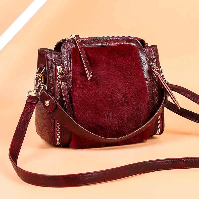 Autumn and winter new high-quality plush handbag 2020 Korean version of the shoulder messenger bag fashion ladies PU leather bag
Autumn and winter new high-quality plush handbag 2020 Korean version of the shoulder messenger bag fashion ladies PU leather bag