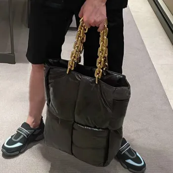 Chain Tote In Padded Leather Composite Bag with Chain Strap Shiny Finish 2020 Autumn and Winter Women Handbag Messenger Bags 
Chain Tote In Padded Leather Composite Bag with Chain Strap Shiny Finish 2020 Autumn and Winter Women Handbag Messenger Bags