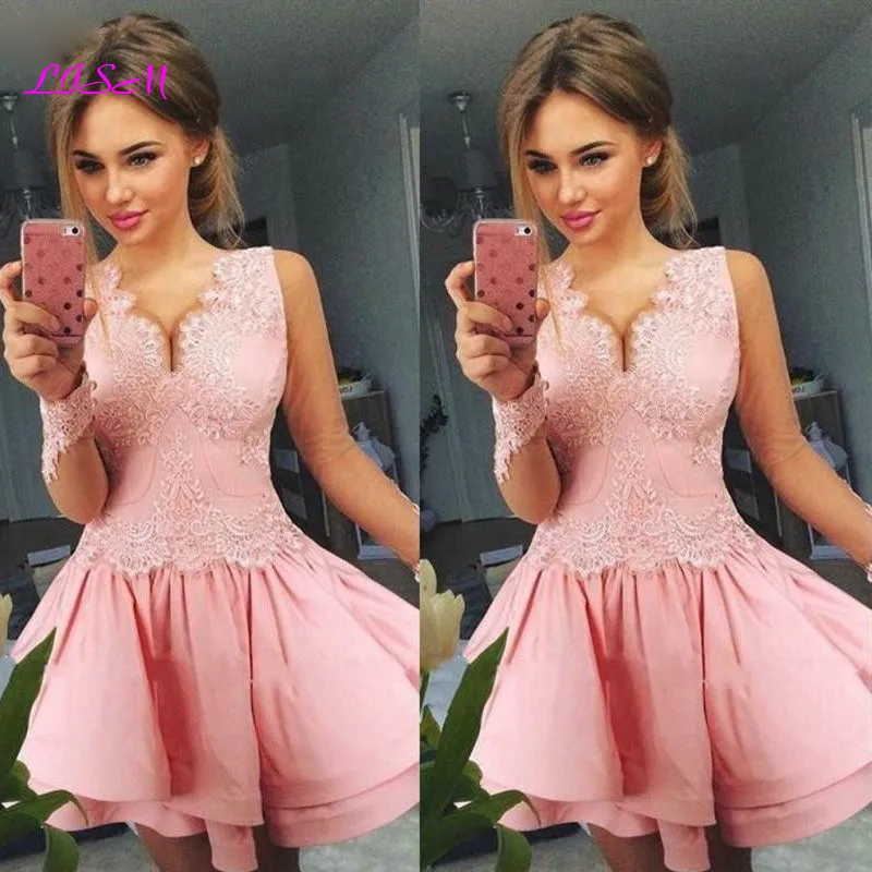 

Illusion Long Sleeves Lace Homecoming Dresses V-Neck Applique Pink Cocktail Dress A-Line Short Prom Gowns 2020