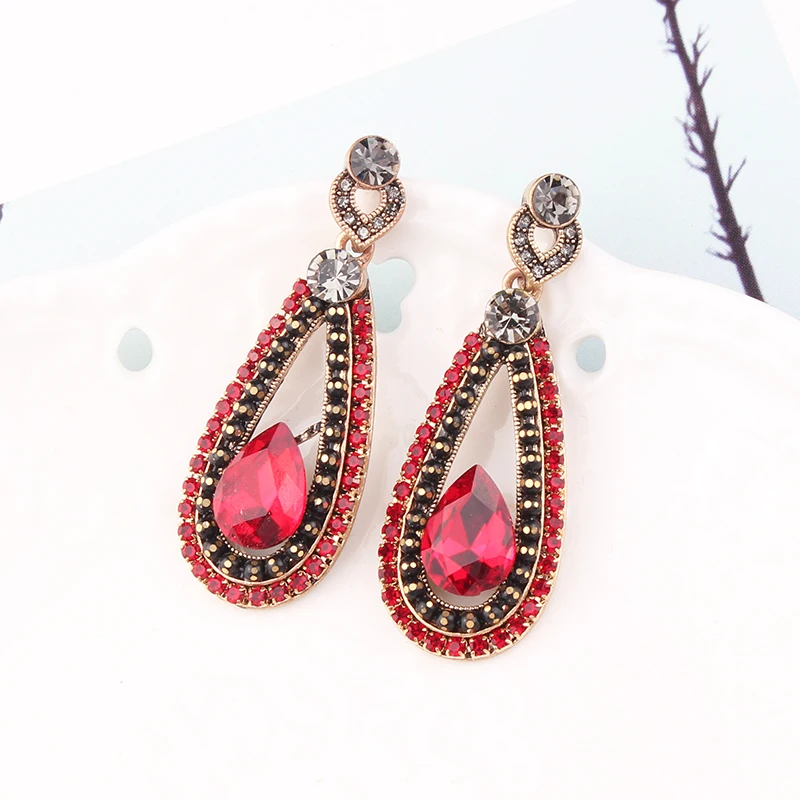 LUBOV Exaggerated RED Crystal Lace Golden Metal Chain Dangle Earrings Women Personality Statement Drop Earrings Christmas Gift
LUBOV Exaggerated RED Crystal Lace Golden Metal Chain Dangle Earrings Women Personality Statement Drop Earrings Christmas Gift