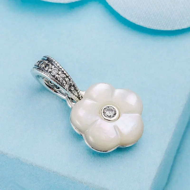 Женский серебряный перламутровый цветок с кубическим цирконием, Шарм-Бусина Подходит Для Всех европейских ювелирных изделий Pandora, браслеты, ожерелья
Женский серебряный перламутровый цветок с кубическим цирконием, Шарм-Бусина Подходит Для Всех европейских ювелирных изделий Pandora, браслеты, ожерелья
