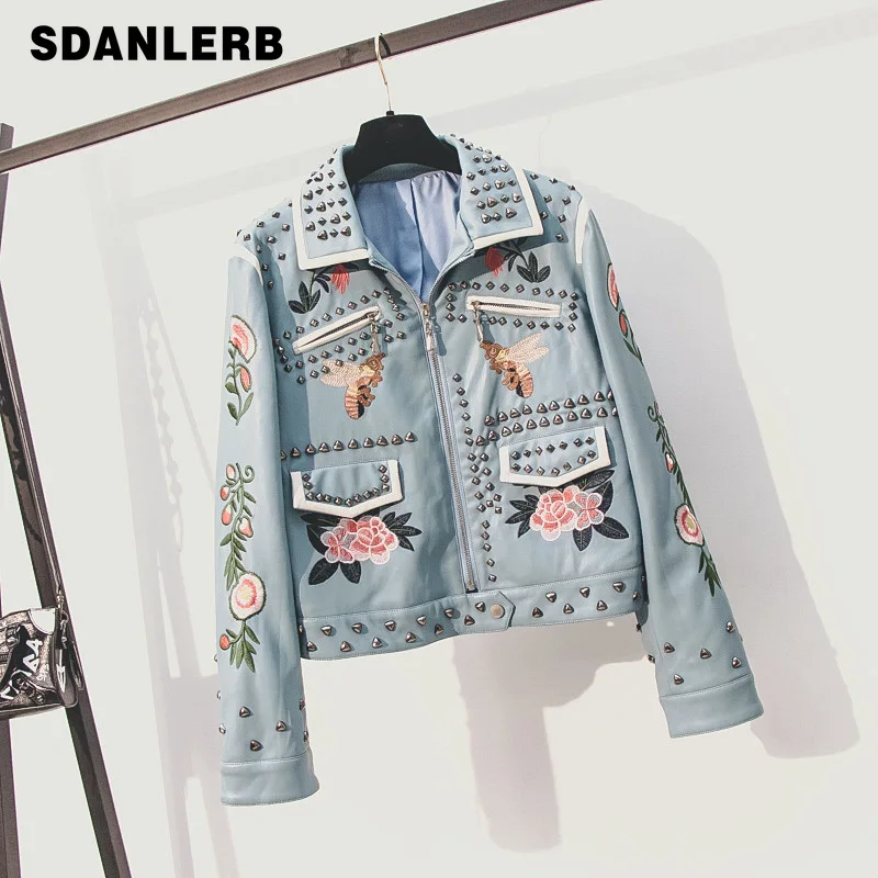 Plus Size 5XL Autumn Winter Warm Leather Jacket Woman Fashion Embroidered Rivet Locomotive Jacket Lapel Short Pu Leather Coat
Plus Size 5XL Autumn Winter Warm Leather Jacket Woman Fashion Embroidered Rivet Locomotive Jacket Lapel Short Pu Leather Coat