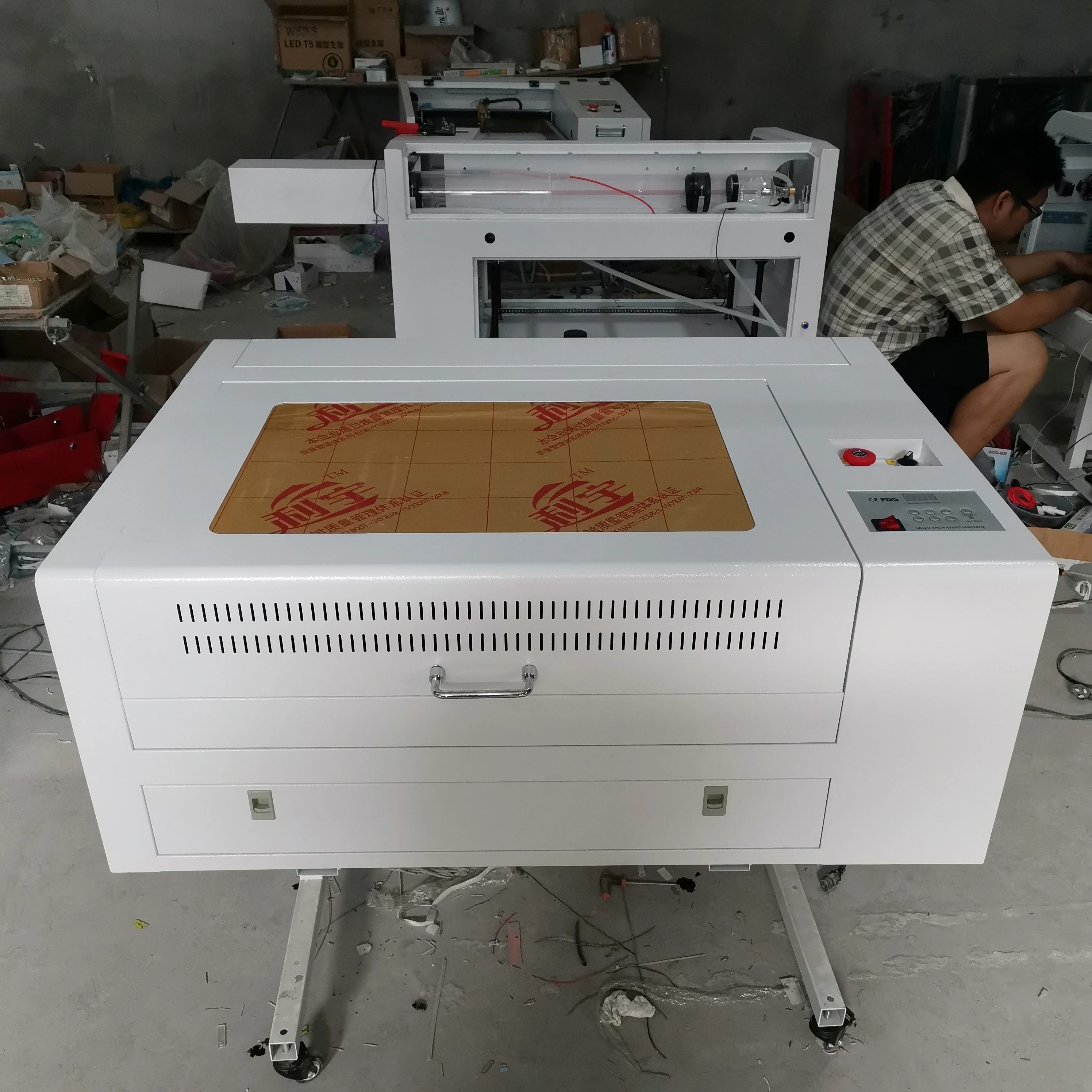 4060 80W CO2 laser engraving and cutting machine with Square inner rail and rotary shipping by EXPRESS to door
4060 80W CO2 laser engraving and cutting machine with Square inner rail and rotary shipping by EXPRESS to door