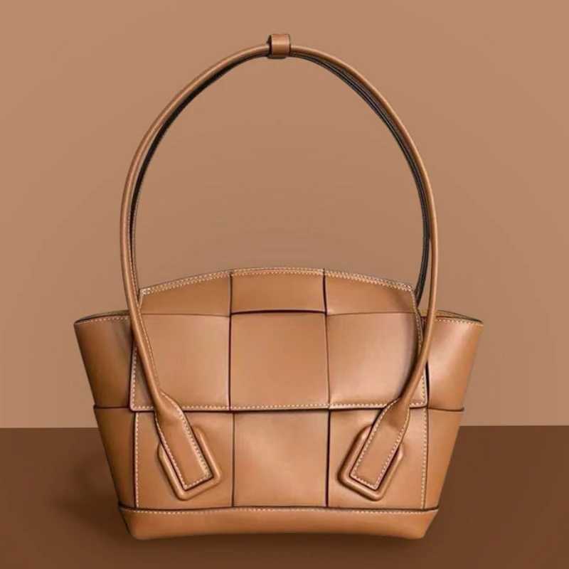 Small Bow and Crossbow Bag Woman 2019 New Single Shoulder Large Bag Handbag Large Capacity Braided Wing Bag
Small Bow and Crossbow Bag Woman 2019 New Single Shoulder Large Bag Handbag Large Capacity Braided Wing Bag