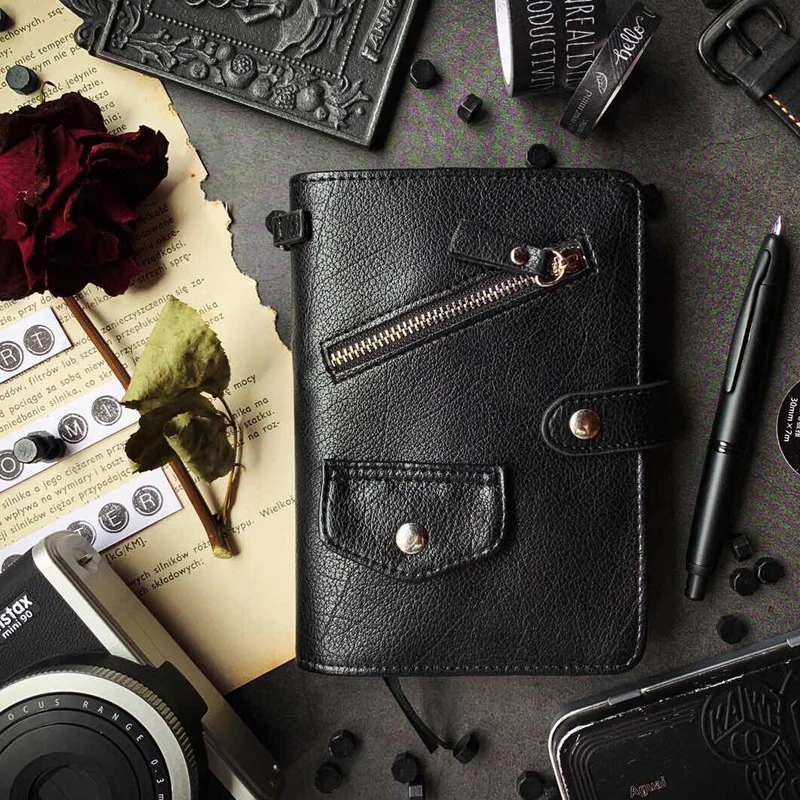 Kinbor A6 Hand Notebook PU Leather Notebook Notebook Self-Filling Inner Core Hand Notebook Motorcycle Wind Notebook
Kinbor A6 Hand Notebook PU Leather Notebook Notebook Self-Filling Inner Core Hand Notebook Motorcycle Wind Notebook