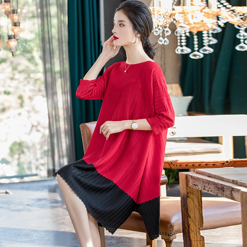 Plus Size Dress Contrast Color 2020 Women Spring New Round Neck Three Quarter Sleeve Loose Miyake Pleated Knee Length Dress
Plus Size Dress Contrast Color 2020 Women Spring New Round Neck Three Quarter Sleeve Loose Miyake Pleated Knee Length Dress