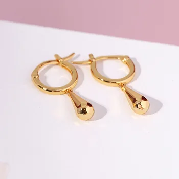 Faceted water drop ear ring female French fashion small ear buckle simple earrings
Faceted water drop ear ring female French fashion small ear buckle simple earrings