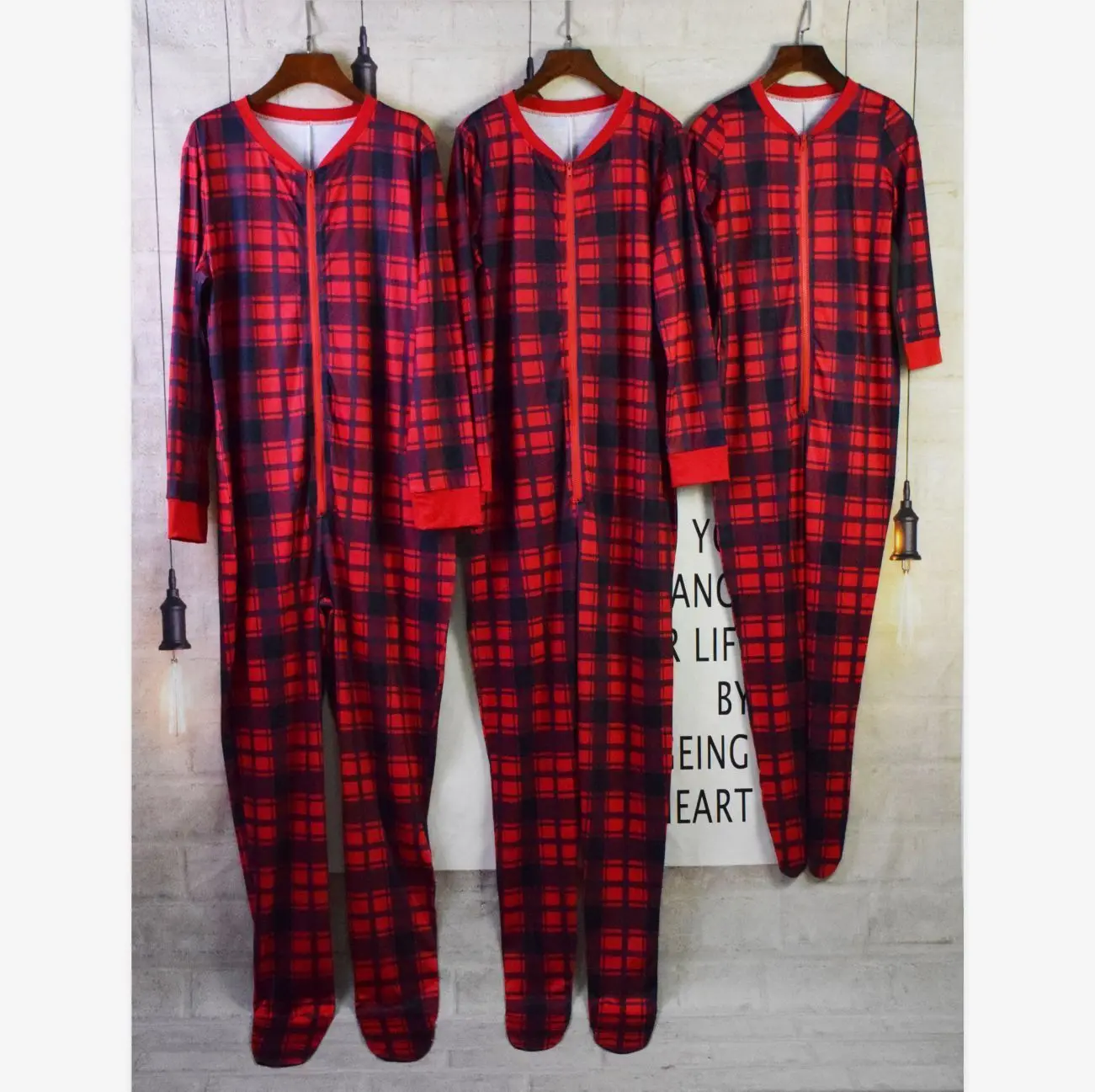2019 Family Matching Xmas Pajamas Mum Dad Baby Christmas Home Wear Blue Red Plaid Jumpsuits Clothes Matching Pyjamas Family
2019 Family Matching Xmas Pajamas Mum Dad Baby Christmas Home Wear Blue Red Plaid Jumpsuits Clothes Matching Pyjamas Family