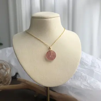 S925 Fine Silver Strawberry Crystal Peace Buckle Necklace Female INS Simple Choker Elegant Non-mainstream Ornament
S925 Fine Silver Strawberry Crystal Peace Buckle Necklace Female INS Simple Choker Elegant Non-mainstream Ornament