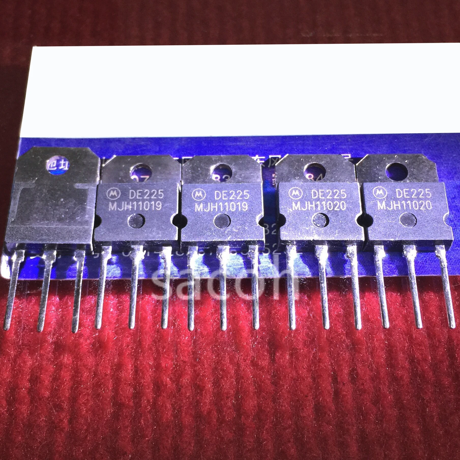 Новые оригинальные 5 пар (10 шт.)/Лот MJH11019G MJH11019 + MJH11020G MJH11020 TO-218 DARLINGTON дополнительные силиконовые Силовые транзисторы 
Новые оригинальные 5 пар (10 шт.)/Лот MJH11019G MJH11019 + MJH11020G MJH11020 TO-218 DARLINGTON дополнительные силиконовые Силовые транзисторы