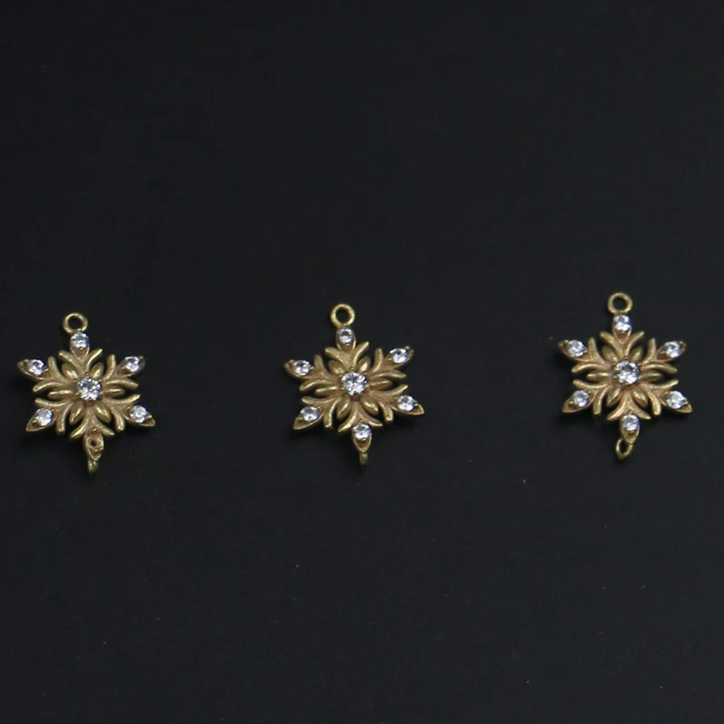 Copper casting micro-inlaid zircon with hole five-pointed star crescent pendant DIY handmade material earring pendant
Copper casting micro-inlaid zircon with hole five-pointed star crescent pendant DIY handmade material earring pendant
