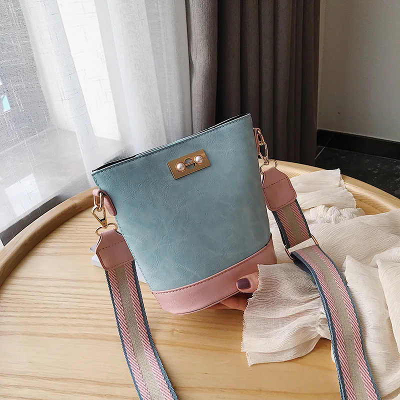 New Arrival Bag Women's 2019 New Style Trend of Fashion Oil Wax Leather Bucket Bag Pearl Clasp Versatile Oblique Bag
New Arrival Bag Women's 2019 New Style Trend of Fashion Oil Wax Leather Bucket Bag Pearl Clasp Versatile Oblique Bag