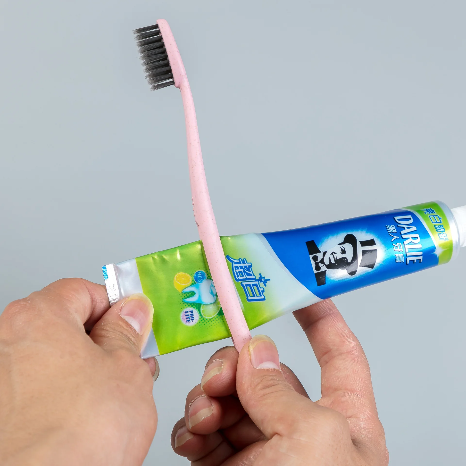 Creative Gifts Toothbrush Wheat Fiber Adult Washed Appliances Comes with Toothpaste Dispenser Toothbrush Export a Generation of
Creative Gifts Toothbrush Wheat Fiber Adult Washed Appliances Comes with Toothpaste Dispenser Toothbrush Export a Generation of