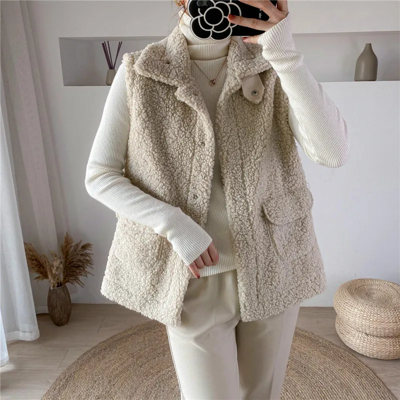 2021 Winter Vest Jackets Lamb Wool Thicken Warm Waistcoat Women Turn Down Collar Hidden Button Pockets Outwear Sleeveless Coat
2021 Winter Vest Jackets Lamb Wool Thicken Warm Waistcoat Women Turn Down Collar Hidden Button Pockets Outwear Sleeveless Coat