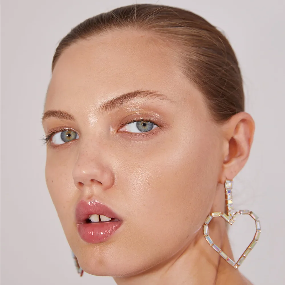 Hollow Raffia Rhinestone Heart Drop Earrings for Women Handmade Colorful Fashion Elegant Trendy Bohemian Earring Party Holiday
Hollow Raffia Rhinestone Heart Drop Earrings for Women Handmade Colorful Fashion Elegant Trendy Bohemian Earring Party Holiday