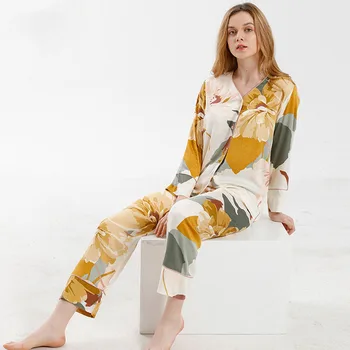 2 pieces Elegant women pajamas satin cotton casual V-neck female pajamas sets ink wind printing home wearing sleepwear
2 pieces Elegant women pajamas satin cotton casual V-neck female pajamas sets ink wind printing home wearing sleepwear