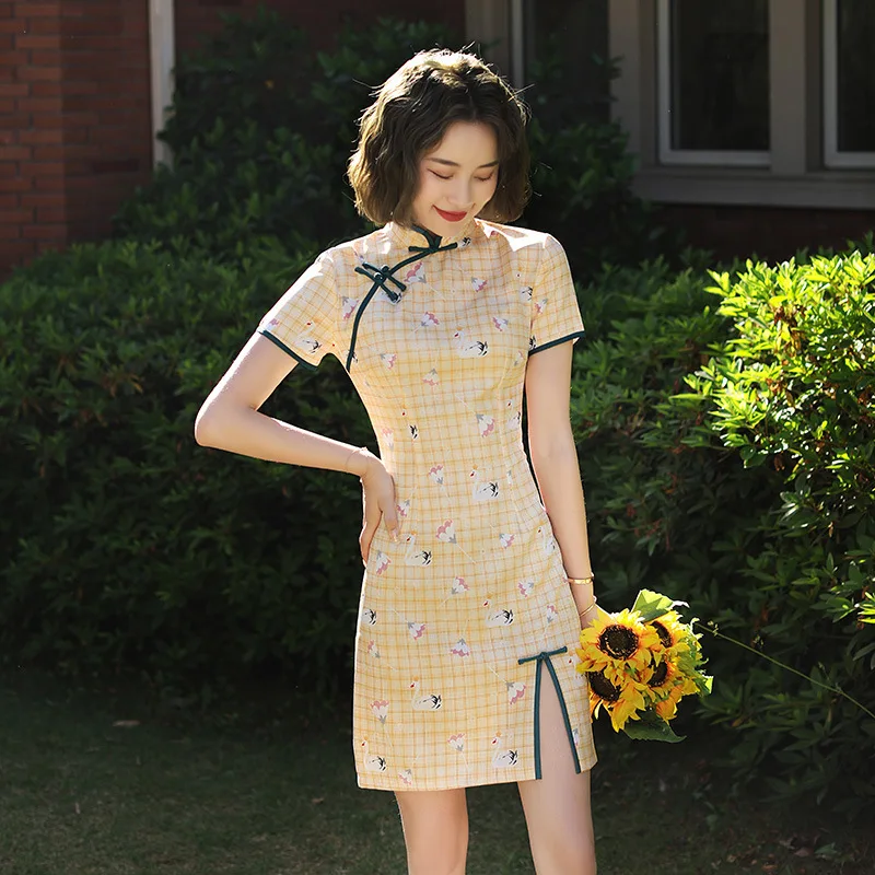 Modern Short Cheongsam Yellow Swan Mini Lattice Daily Short Chinese Wedding Dress Vintage Clothing Qipao Party Skirt
Modern Short Cheongsam Yellow Swan Mini Lattice Daily Short Chinese Wedding Dress Vintage Clothing Qipao Party Skirt