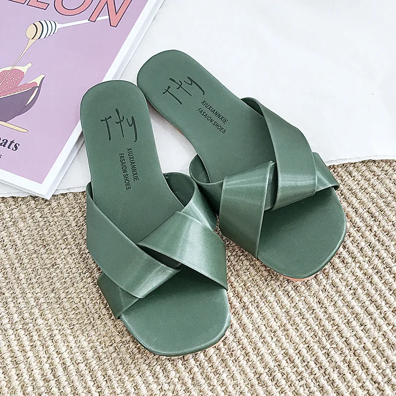QSR 2019 summer new cross slippers flat slip non-slip soft bottom Korean version of the simple wild wear waterproof
QSR 2019 summer new cross slippers flat slip non-slip soft bottom Korean version of the simple wild wear waterproof