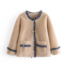 2021 Fall Round Neck Splicing Season Small Fragrance Mao Warm Winter OverCoat Female Slim Pearl Button Pocket Short Velvet Coat
2021 Fall Round Neck Splicing Season Small Fragrance Mao Warm Winter OverCoat Female Slim Pearl Button Pocket Short Velvet Coat