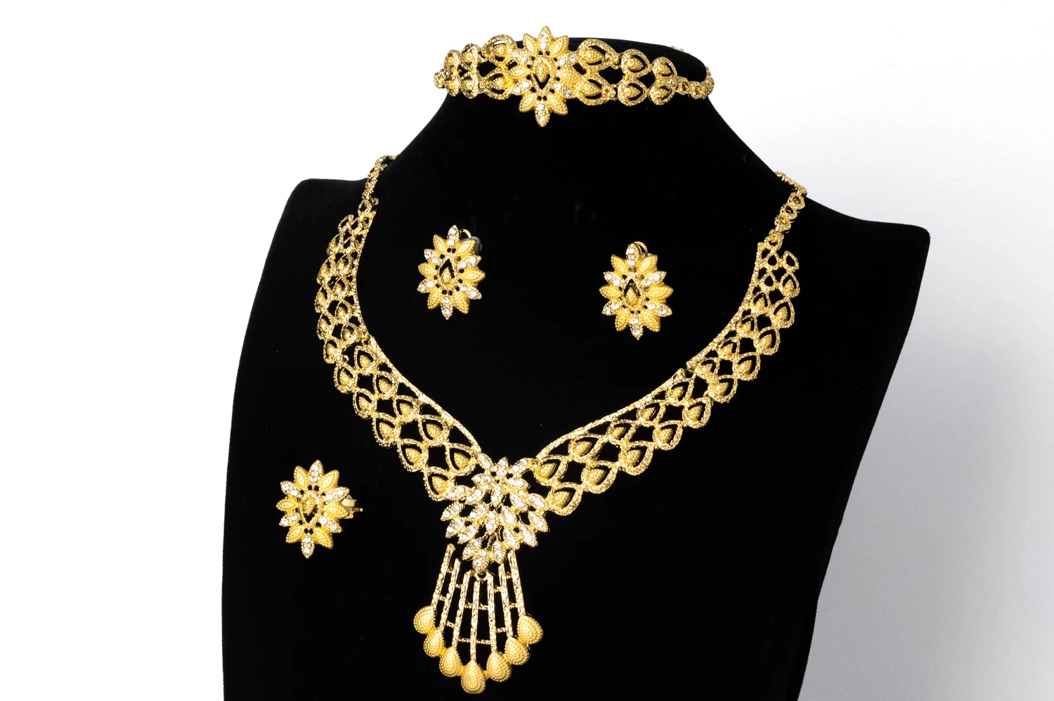 Sunny Jewelry African Dubai New Hot Sale Gold Planted Bridal Wedding Set Earrings Necklace Bangle Ring For Women Classic Party Sunny Jewelry African Dubai New Hot Sale Gold Planted Bridal Wedding Set Earrings Necklace Bangle Ring For Women Classic Party