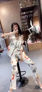 Fashion Women Ladies Blazer Coat + Long Pant Graffiti Print White Set OL Suits Two Piece 2020 Hot Sale Runway Fashion Ladies
Fashion Women Ladies Blazer Coat + Long Pant Graffiti Print White Set OL Suits Two Piece 2020 Hot Sale Runway Fashion Ladies