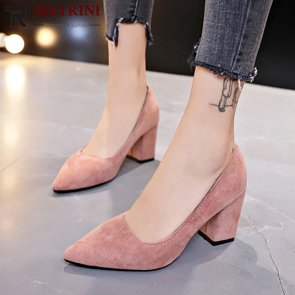 RIBETRINI Fashion Lady Flock Pumps Square High Heel Pointed Toe Pumps Women Brand Casual Wedding Office Dress Shoes Woman
RIBETRINI Fashion Lady Flock Pumps Square High Heel Pointed Toe Pumps Women Brand Casual Wedding Office Dress Shoes Woman