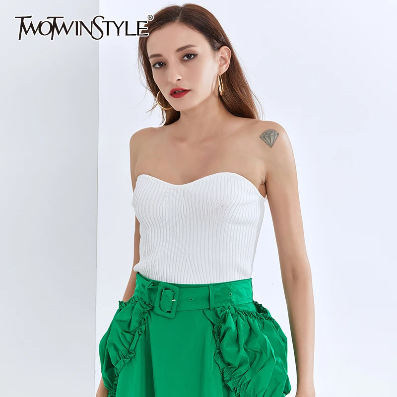 TWOTWINSTYLE Pure Color Strapless For Female Tops Sleeveless Tube Top Halter High Waist Slimming Women's Sexy Top Fashion Autumn
TWOTWINSTYLE Pure Color Strapless For Female Tops Sleeveless Tube Top Halter High Waist Slimming Women's Sexy Top Fashion Autumn