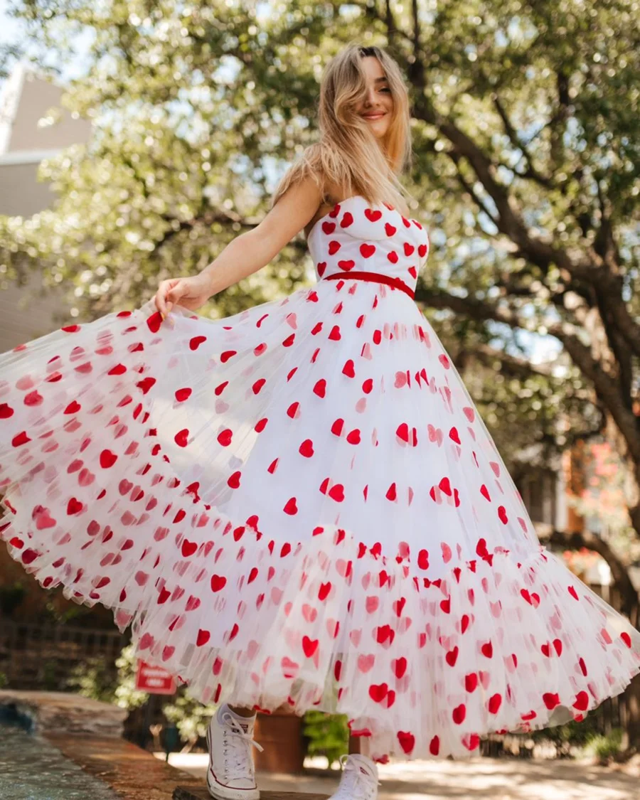 Women's Summer Heart Print Sexy Tulle Dress Sleeveless Backless Off Shoulder High Waist Ruffle Hem Long Dress
Women's Summer Heart Print Sexy Tulle Dress Sleeveless Backless Off Shoulder High Waist Ruffle Hem Long Dress