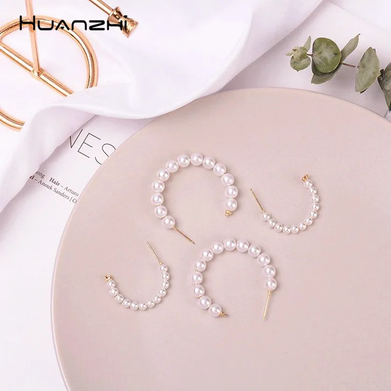 HUANZHI 2019 New Fashion Simple Geometric C Shape Imitation Pearls Beading Small Hoop Earrings For Women Girls Wedding Jewelry
HUANZHI 2019 New Fashion Simple Geometric C Shape Imitation Pearls Beading Small Hoop Earrings For Women Girls Wedding Jewelry