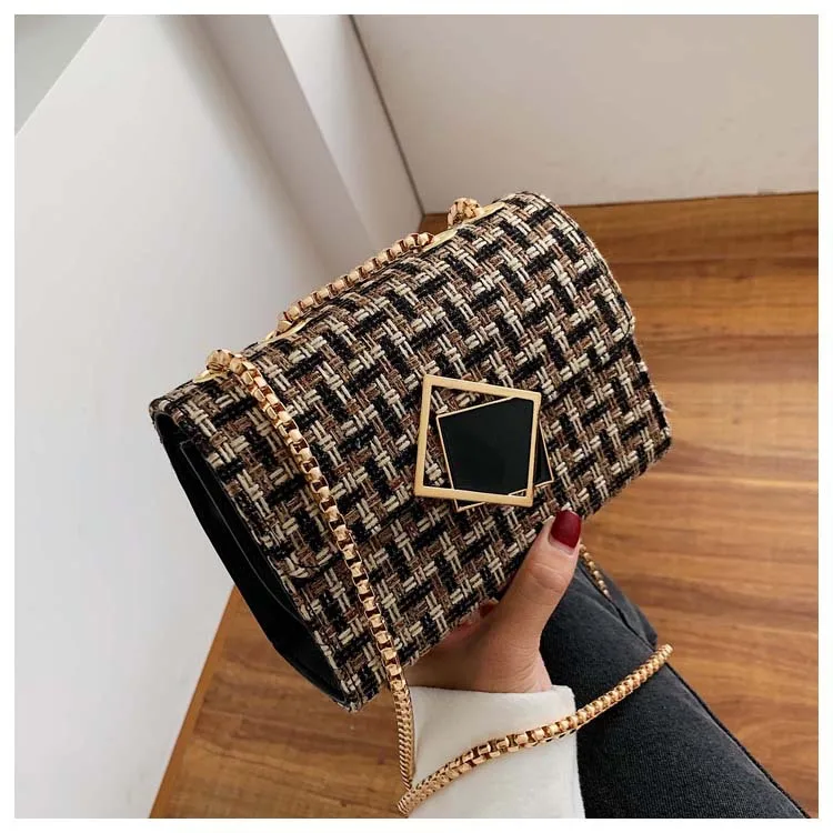 Small bag female 2019 autumn new Korean version of the wild woolen Messenger bag chain simple fashion foreign small square bag
Small bag female 2019 autumn new Korean version of the wild woolen Messenger bag chain simple fashion foreign small square bag