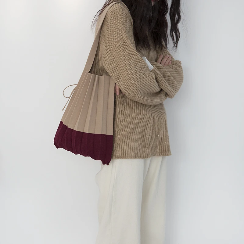 Angelatracy 2019 New Knitting Thai Contrast Designer Split Joint Hand Folded Handbag Wrinkle Shoulder Bucket Tote Shopping Bags
Angelatracy 2019 New Knitting Thai Contrast Designer Split Joint Hand Folded Handbag Wrinkle Shoulder Bucket Tote Shopping Bags