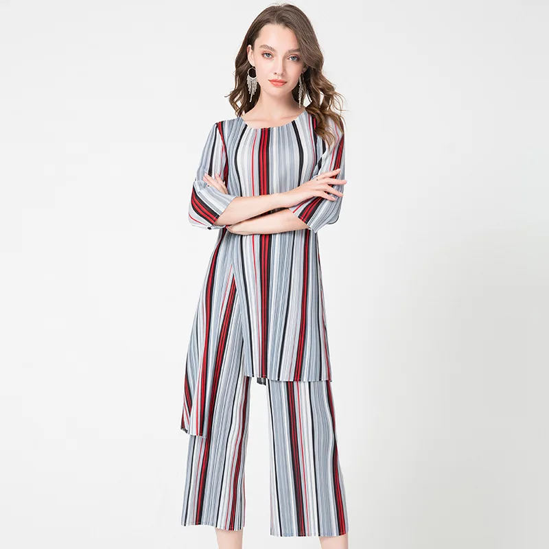 Plus Size Pant Suits 2020 Autumn Winter Stripes Elastic Miyake Pleated Round Neck Split Irregular Top + Mid-calf Length Pants
Plus Size Pant Suits 2020 Autumn Winter Stripes Elastic Miyake Pleated Round Neck Split Irregular Top + Mid-calf Length Pants