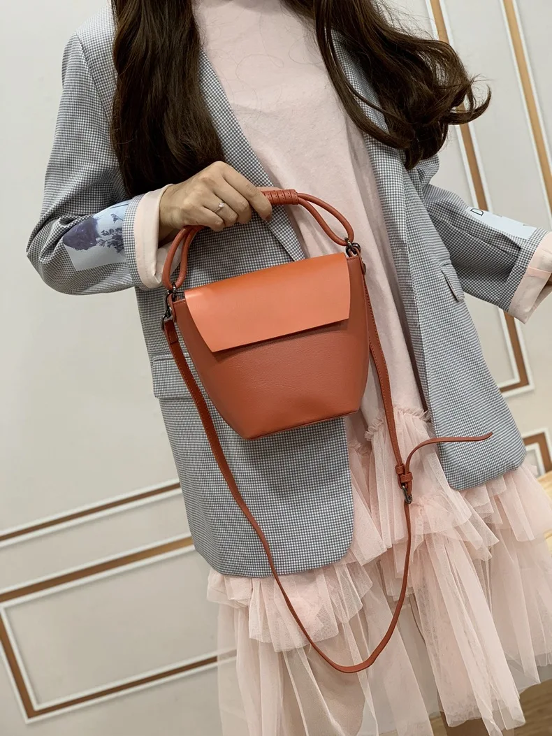 Small Bag Women's 2020 Spring And Summer New Style WOMEN'S Leather Bags Non-mainstream Design Bucket Bag Cowhide Hand Shoulder B
Small Bag Women's 2020 Spring And Summer New Style WOMEN'S Leather Bags Non-mainstream Design Bucket Bag Cowhide Hand Shoulder B