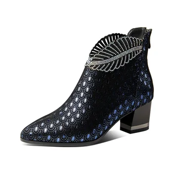 Chunky Heel Boots Women's Mid Heel Boots Autumn / Winter Leather Pointed Fashion Rhinestone Large Ankle Boots 
Chunky Heel Boots Women's Mid Heel Boots Autumn / Winter Leather Pointed Fashion Rhinestone Large Ankle Boots