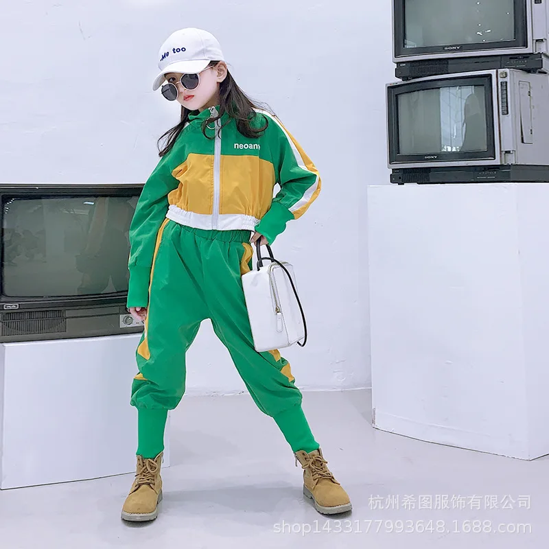 Girls plus velvet casual suit 2019 autumn and winter new girls short street dance two-piece sets
Girls plus velvet casual suit 2019 autumn and winter new girls short street dance two-piece sets