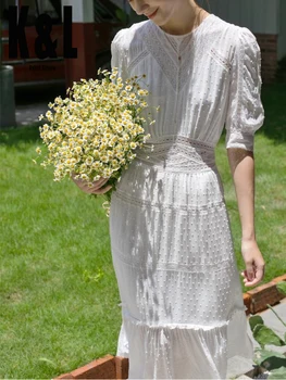 French Vintage White Lace Stitching Hollow Dress Autumn New Heavy Jacquard Polka Dot High Waist Puff Sleeve Ruffled Long Dress
French Vintage White Lace Stitching Hollow Dress Autumn New Heavy Jacquard Polka Dot High Waist Puff Sleeve Ruffled Long Dress