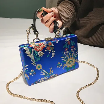 Fashion Luxury Chinese Style Silk Bag Women Handbag Modern Hand Embroidery Crossbody Tote Cheongsam Female Cosplay Bags Clutch
Fashion Luxury Chinese Style Silk Bag Women Handbag Modern Hand Embroidery Crossbody Tote Cheongsam Female Cosplay Bags Clutch