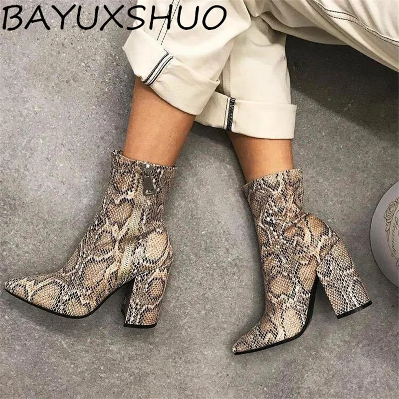 BAYUXSHUO New Snake Pattern Ladies Boots Black Flock Women Boots Pointed Head Square Root High Heels Winter Zipper Women Booties 
BAYUXSHUO New Snake Pattern Ladies Boots Black Flock Women Boots Pointed Head Square Root High Heels Winter Zipper Women Booties