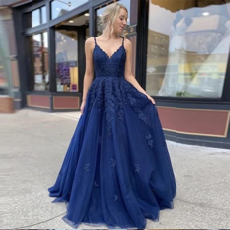 Navy Blue Evening Dresses Spaghetti Strap Appliques Lace A-Line Tulle Lace Up Back Long Prom Party Gown for Graduation Dress
Navy Blue Evening Dresses Spaghetti Strap Appliques Lace A-Line Tulle Lace Up Back Long Prom Party Gown for Graduation Dress