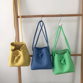 Niche bag cowhide drawstring bucket bag simple design and durable leather bag candy color female bag
Niche bag cowhide drawstring bucket bag simple design and durable leather bag candy color female bag