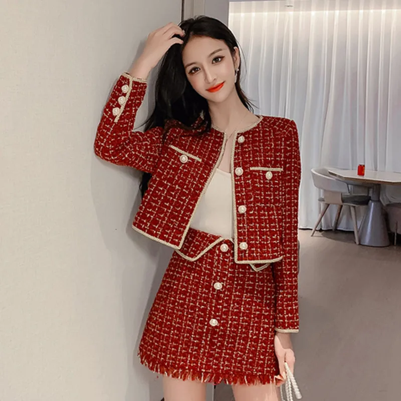 2019 Women Retro Tweed Jacket A-line Skirt Two Piece Set ladies Runway Spliced Plaid Gold trim Short Coats Skirts Outfits Suits
2019 Women Retro Tweed Jacket A-line Skirt Two Piece Set ladies Runway Spliced Plaid Gold trim Short Coats Skirts Outfits Suits