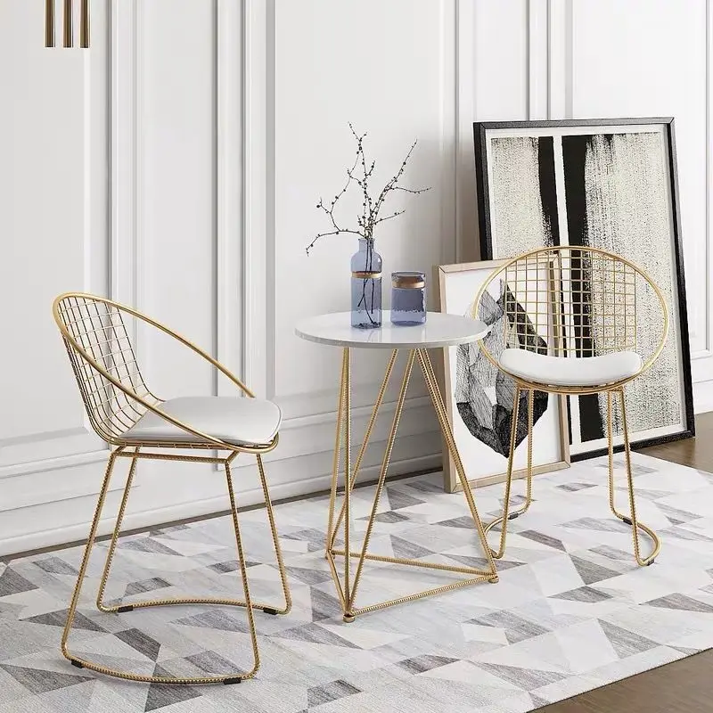 Маленький столик-стул в скандинавском стиле для балкона, современный минималистичный кофейный столик для молочного чая, железа, Арт, удобный комбинированный прикроватный столик ولة
Маленький столик-стул в скандинавском стиле для балкона, современный минималистичный кофейный столик для молочного чая, железа, Арт, удобный комбинированный прикроватный столик ولة