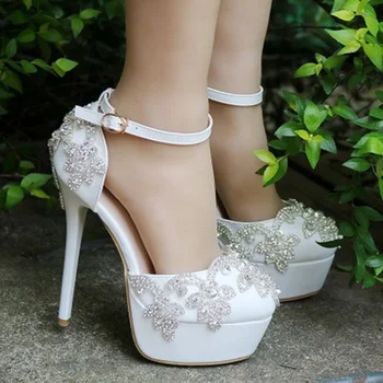 White rhinestone single wedding shoes female large size high heel waterproof platform with a single shoes
White rhinestone single wedding shoes female large size high heel waterproof platform with a single shoes