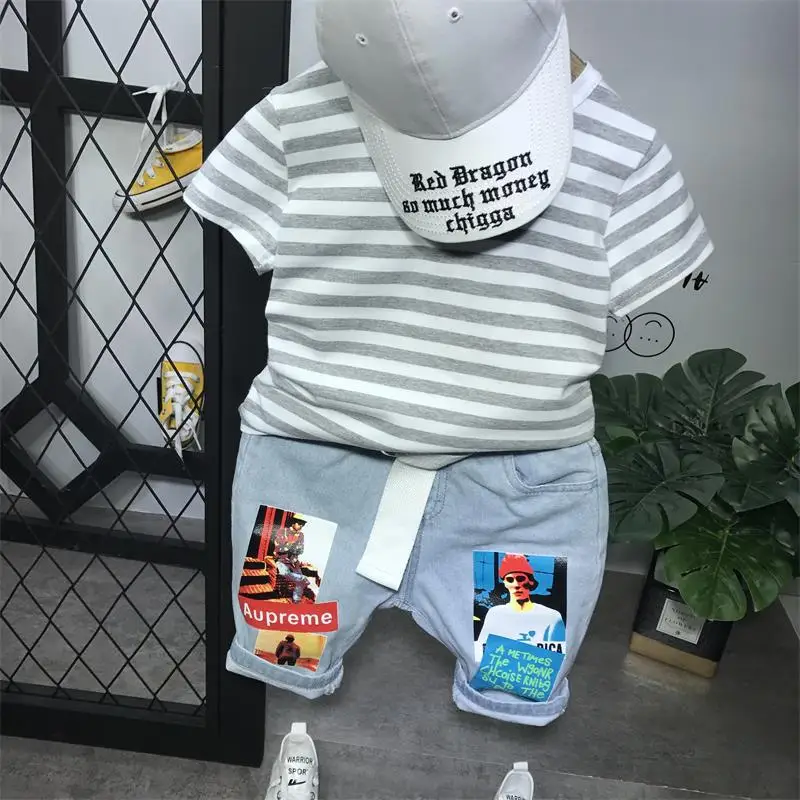 Children's Clothing Set Summer Baby Boy Clothes Sets Kids Stripe Short Sleeve T-Shirt Tops + Short Pants 2PCS Outfits 2-6Years 
Children's Clothing Set Summer Baby Boy Clothes Sets Kids Stripe Short Sleeve T-Shirt Tops + Short Pants 2PCS Outfits 2-6Years