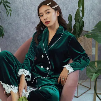 Velvet Loung Set Women's Pajamas Double Breasted Vintage Women's Velor Suits Autumn Winter Sleepwear Green Color Phoentin FG246
Velvet Loung Set Women's Pajamas Double Breasted Vintage Women's Velor Suits Autumn Winter Sleepwear Green Color Phoentin FG246