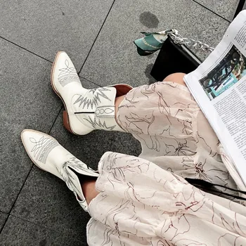 heeled boots, medium length women's short Autumn winter 2020 thick boots, leather stitching, Chelsea boots, net red
heeled boots, medium length women's short Autumn winter 2020 thick boots, leather stitching, Chelsea boots, net red